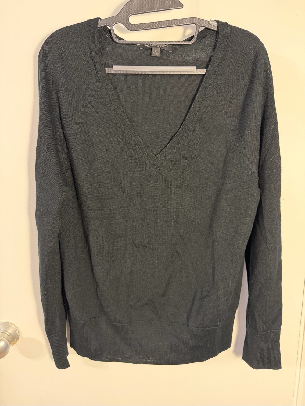 Banana Republic Women's V-Neck Sweater Large